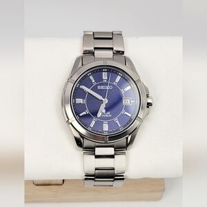 Seiko Solar Titanium V145-0AX0 Men’s Watch — Blue Textured Dial